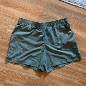 COLUMBIA // Green Hiking Shorts